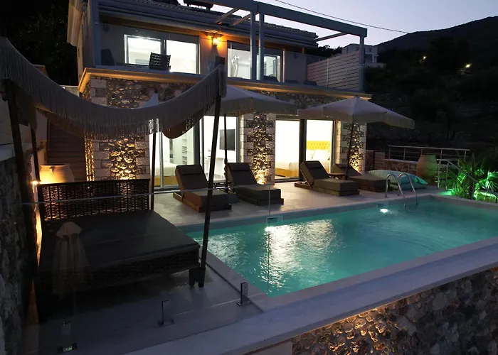 Goldeneye Luxury Villas