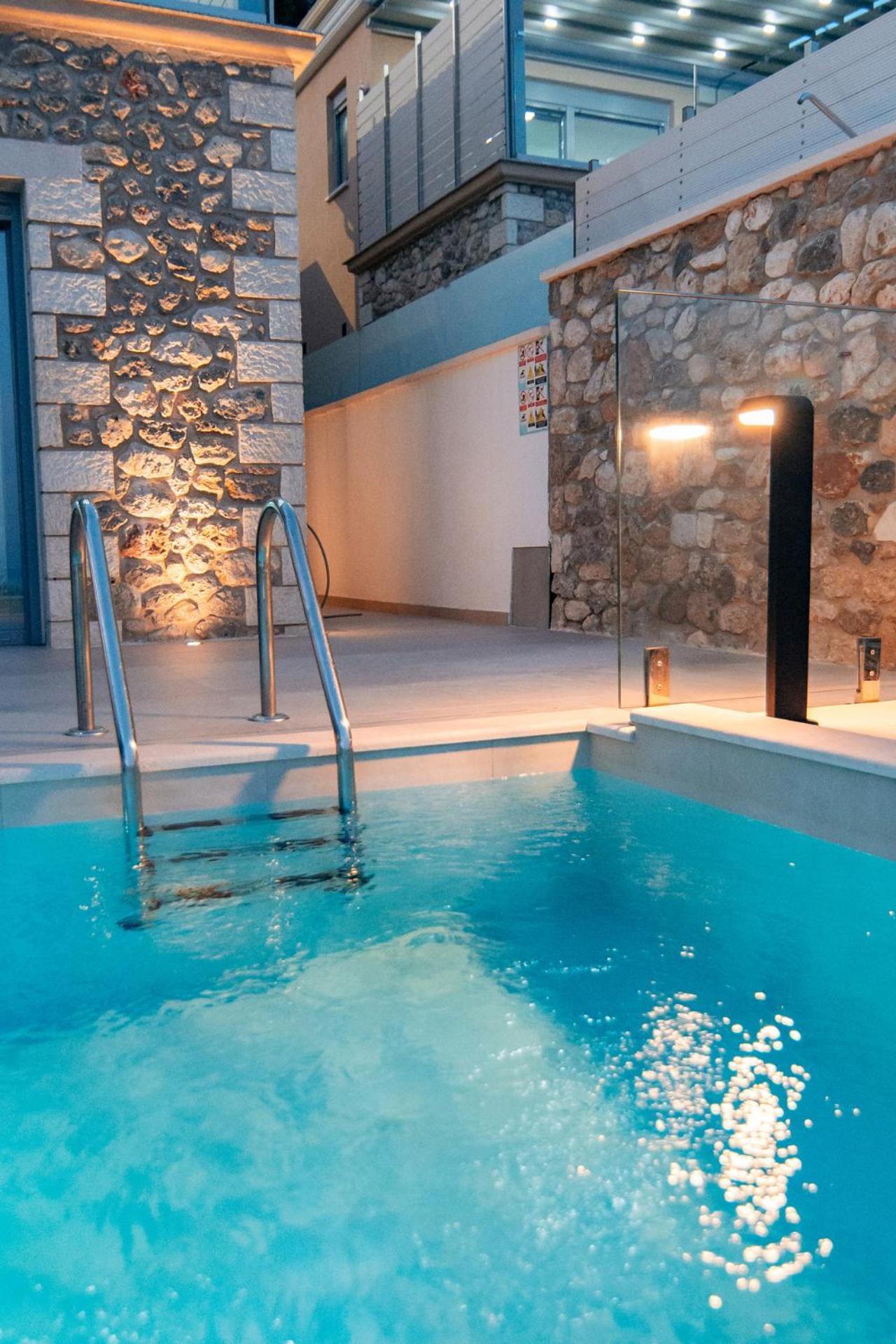 Goldeneye Luxury Villa